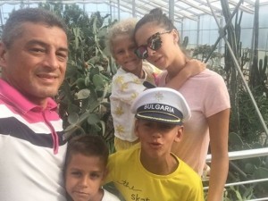 Депутатът Краси Янков показа жена си