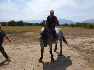 Славчо Велков на кон като Корнелия
 