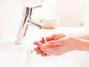 Лекари: Мийте ръцете поне 20 секунди, за да не хванете грип!