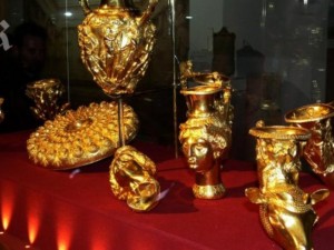 Златното съкровище се върна в Панагюрище под конвой
 