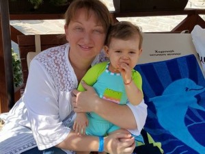 Новата министърка Деница Сачева осиновила дете
 