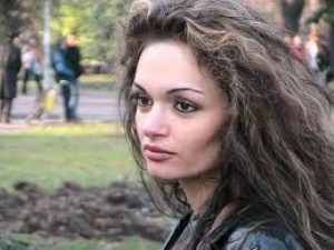 Феноменът Таня Гюрова спасява  тежкоболни със скъпоценни камъни
 