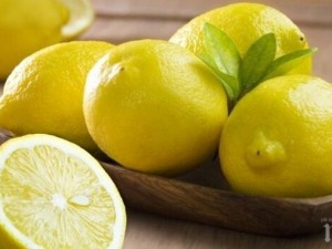 Спасете се от мазната коса с лимон