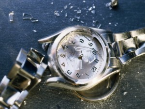 Счупеният часовник носи беди в дома
 