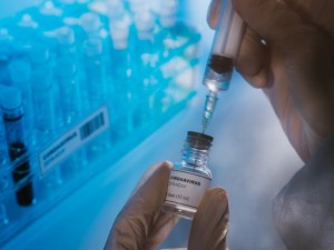 Започнаха тестове на ваксина срещу Ковид-19 върху хора