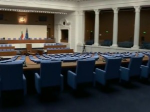 Парламентът не е за посмешище
 