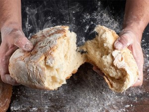 Гадаене с хляб показва бъдещето
