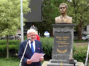 93-годишен вдигна паметник на Левски