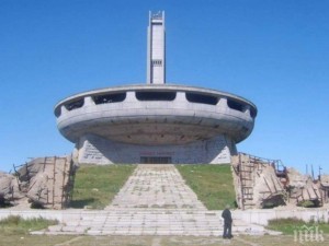 Чинията на Бузлуджа със статут на паметник 
 