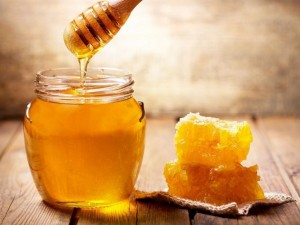 Преборете пердето на окото с мед
