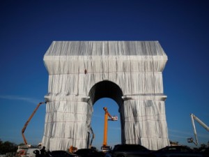 Петър Волгин: Триумфалната арка опакована с чаршафи – глупости, а не изкуство
 
 