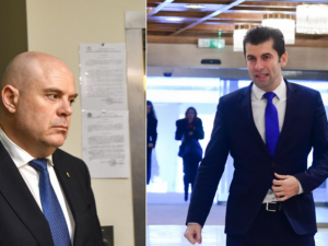 Конфликтът Петков – Гешев и хаосът в управлението
 
 