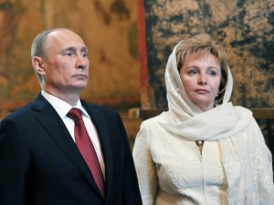 Жената на Путин живее с 20 години по-млад мъж
 
 