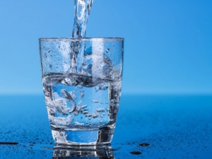 Домашна алкална вода спира стареенето
