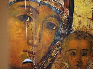 Иконата на Богородица в село Желява цери болни от рак 
 
