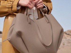 Огромните чанти се връщат на мода 
 