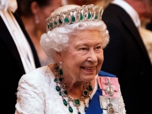 Война за наследството от половин милиард долара на Елизабет II
 