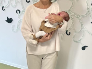 Министър Весела Лечева стана баба (Снимки) 
 