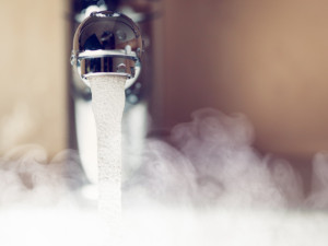 Леген с гореща вода сваля кръвното за секунди 
 