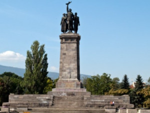 Паметникът на Съветската армия подклажда езика на омразата