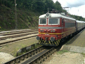 Влаковете се движат по-бавно заради жегите