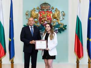 Президентът Румен Радев награди Нургюл Салимова