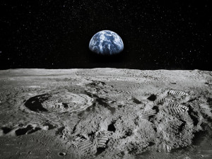 Учени: Луната излъчва радиация
