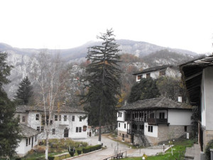 Мъж се избавил от рак на гърлото в Черепишкия манастир