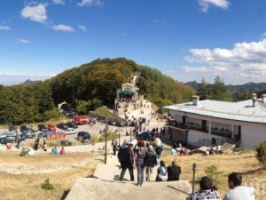 20 000 българи се събират да молят за чудо на Кръстова гора
 