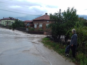 Безобразие! Година след наводненията: 375 лева получила баба Дела от Каравелово за разрушения си дом