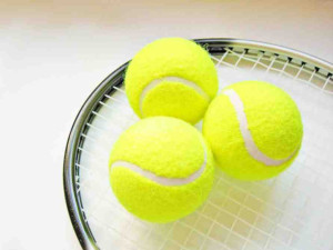 Гимнастика с тенис топка спасява от дископатия
