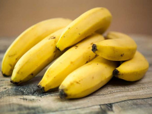 Кората на банана избелва зъбите мигновено 
