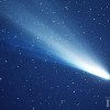 Рядка комета прекосява небето ни
