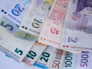 Обръщат пенсиите в евро по нов закон