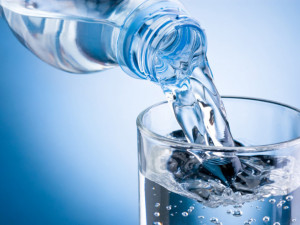 Пийте по 8 чаши вода на ден, за да слабеете
 