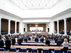 Парламентът е пристан за царски живот и богатеене до пенсия