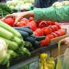 Цените на зеленчуци падат, млечните продукти нагоре