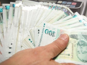 Бедните българи спестиха почти 10 млрд. под дюшеци и в буркани