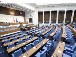 С какви заплати се глезят депутатите и колко отсъствия натрупаха