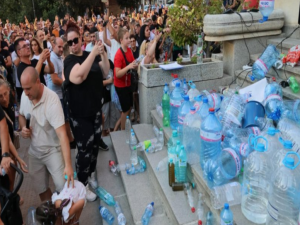 Хората да се ядосат за безводието, а не да ходят жадни и немити