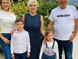 Николина Чакърдъкова празнува 37 години брак