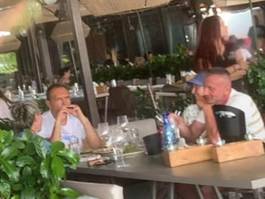 Васил Божков избяга с жена си на Халкидики
