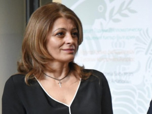Синът на Деси Радева продава хапчета за менопауза