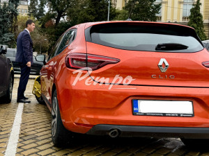 Майката на Ивелин от "Величие" му врътна кранчето с парите (Снимки)
 