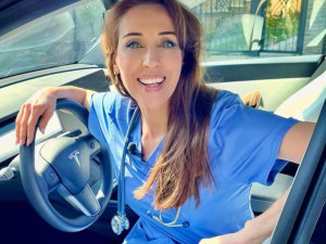 Д-р Неделя Щонова подкара „Тесла“ за 100 бона