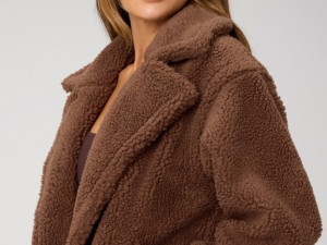 Палта от кашмир и плюш са хит за зимата
