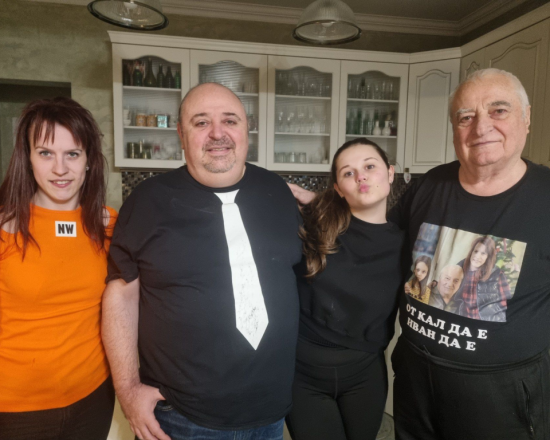 Осиновената дъщеря на Любо Нейков – топакушерка в „Майчин дом“ (Снимки)
