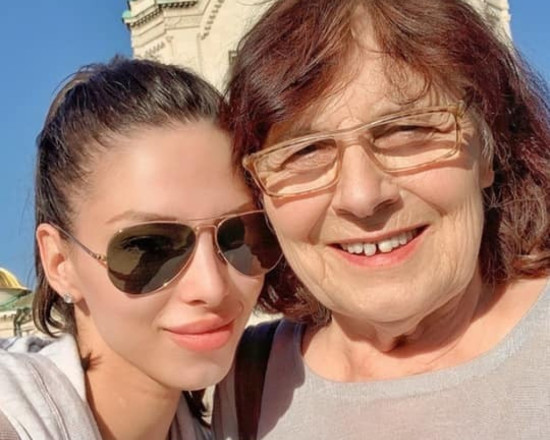 Цвети Стоянова, която скочи от 6-ия етаж, в депресия след смъртта на баба си 
