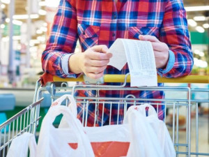 Ръст на потребителската кошница с 1 лев