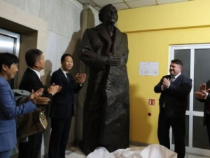 Паметник на Георги Димитров откриха в БСП